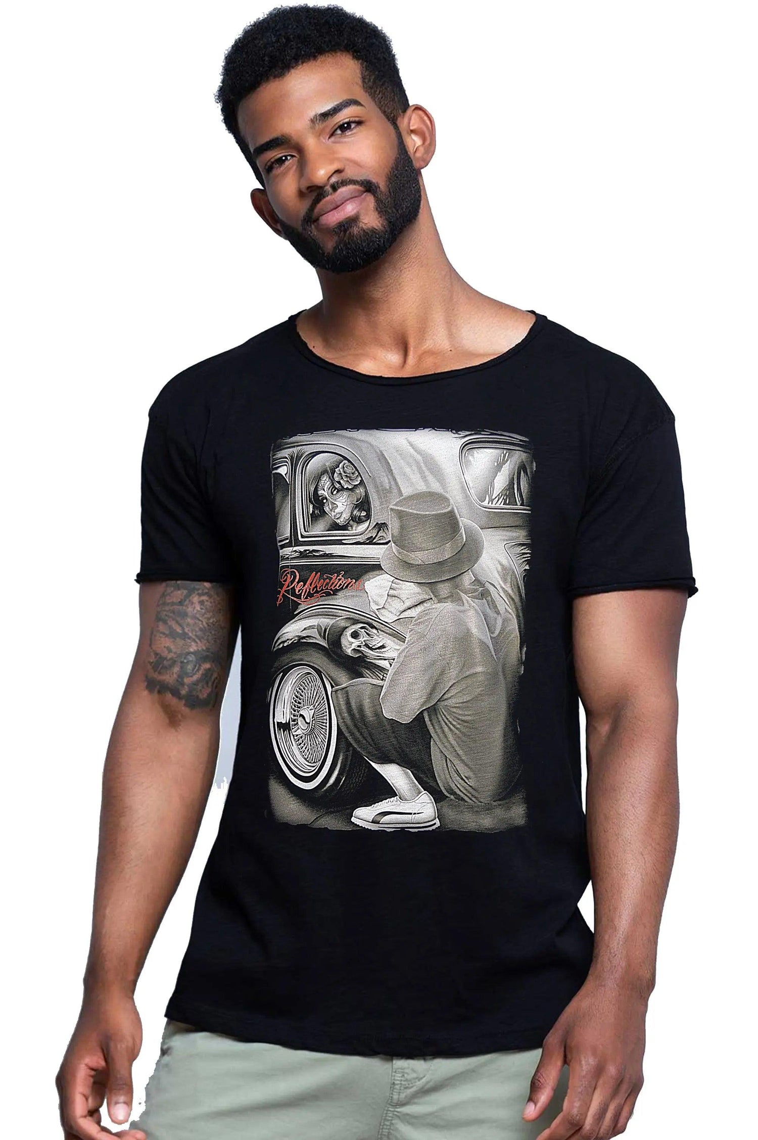 T-shirt nera streetwear con stampa artistica bianca e grigia, stile urban, cotone.