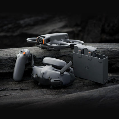 DJI Avata 2 Fly Smart Combo (una batteria), drone FPV con fotocamera 4K, esperienza immersiva, paraeliche integrati, FOV da 155°, drone con fotocamera con Goggles N3 e RC Motion 3