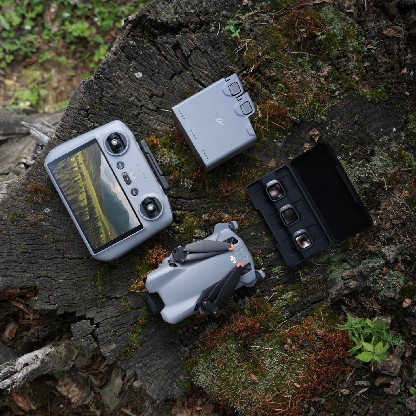 DJI Mini 5 Pro Combo Fly More con DJI RC 2 e DJI Care di 1 anno, drone 4K per principianti, drone con fotocamera, CMOS da 1 pollice, rilevamento degli ostacoli, ActiveTrack 360°, C0