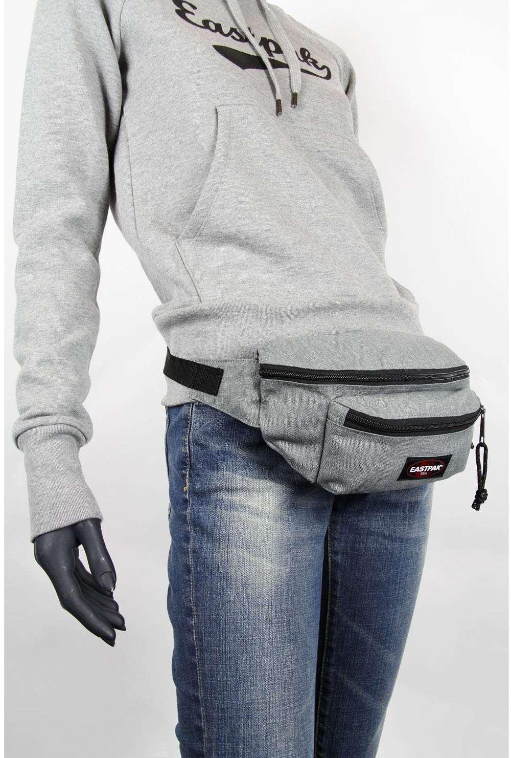 EASTPAK Doggy Bag, Hip Pockets, Unisex - Adult, 27cm (3L), Multicoloured (Camo), DOGGY BAG - STREET STYLE