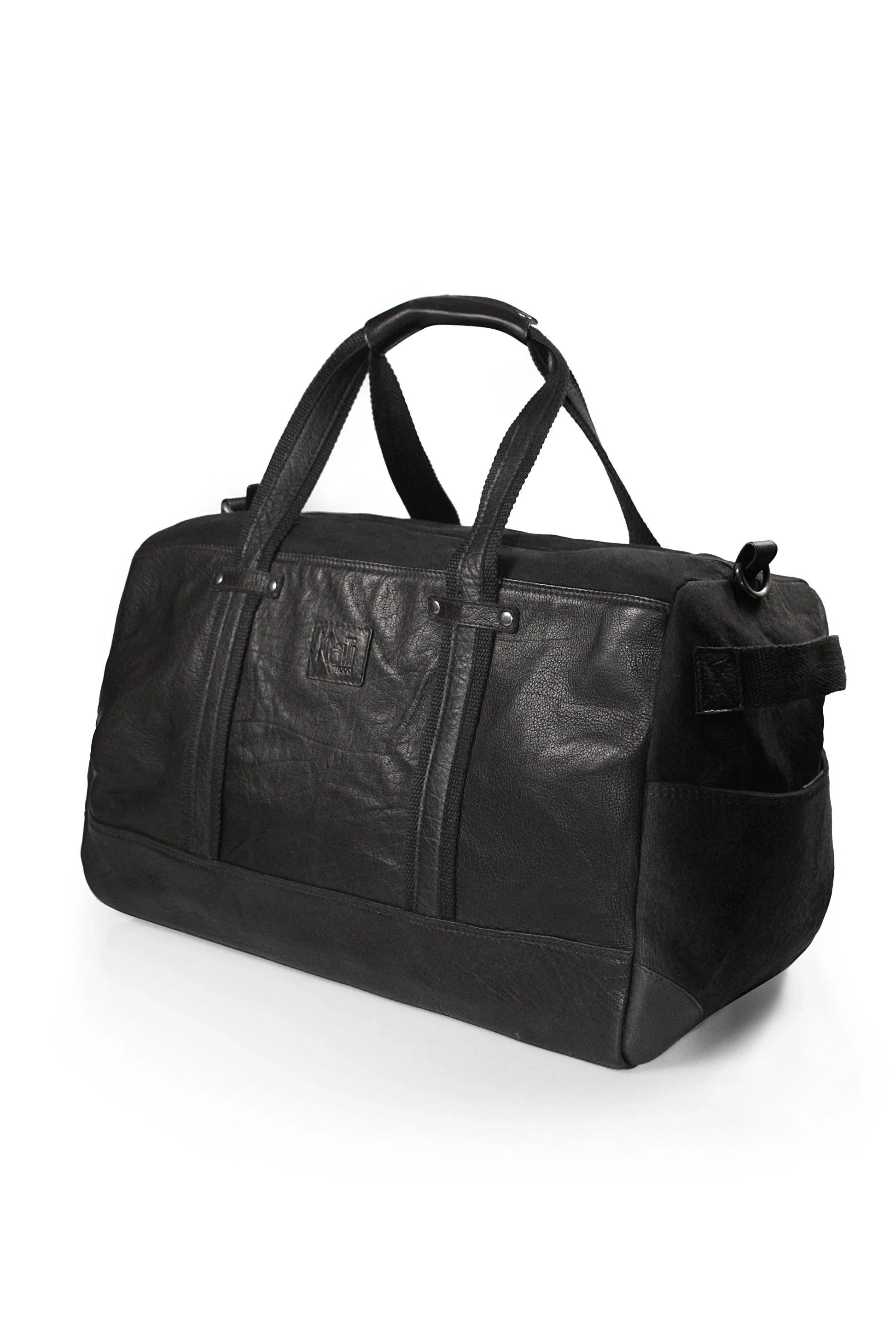 K0024AB | Travel bag in Canvas/Genuine Leather, full grain, flywheel - Black colour. Accessories in antiqued nickel, zip closure. Dimensions: 48 x 31 x 22 cm - Packaging: TNT bag - STREET STYLE