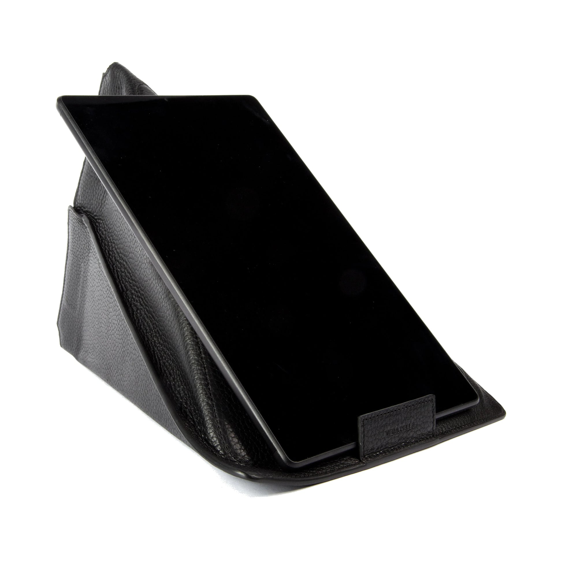 K0031AB | Modular Tablet Case/Support in Genuine Leather, full grain, dollar grain. Black colour. Closure with magnets. Dimensions: 22 x 31 cm. Packaging: TNT bag - STREET STYLE