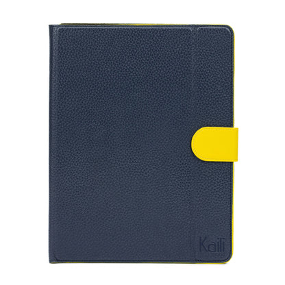 K0033DB | Custodia per Tablet Vera Pelle, pieno fiore, grana dollaro. Col.Blu con bordi Gialli. Chiusura con linguetta in contrasto. Dimensioni: cm 19,5 x 25,2 x 1. Confezione: Sacchetto Tnt - STREET STYLE