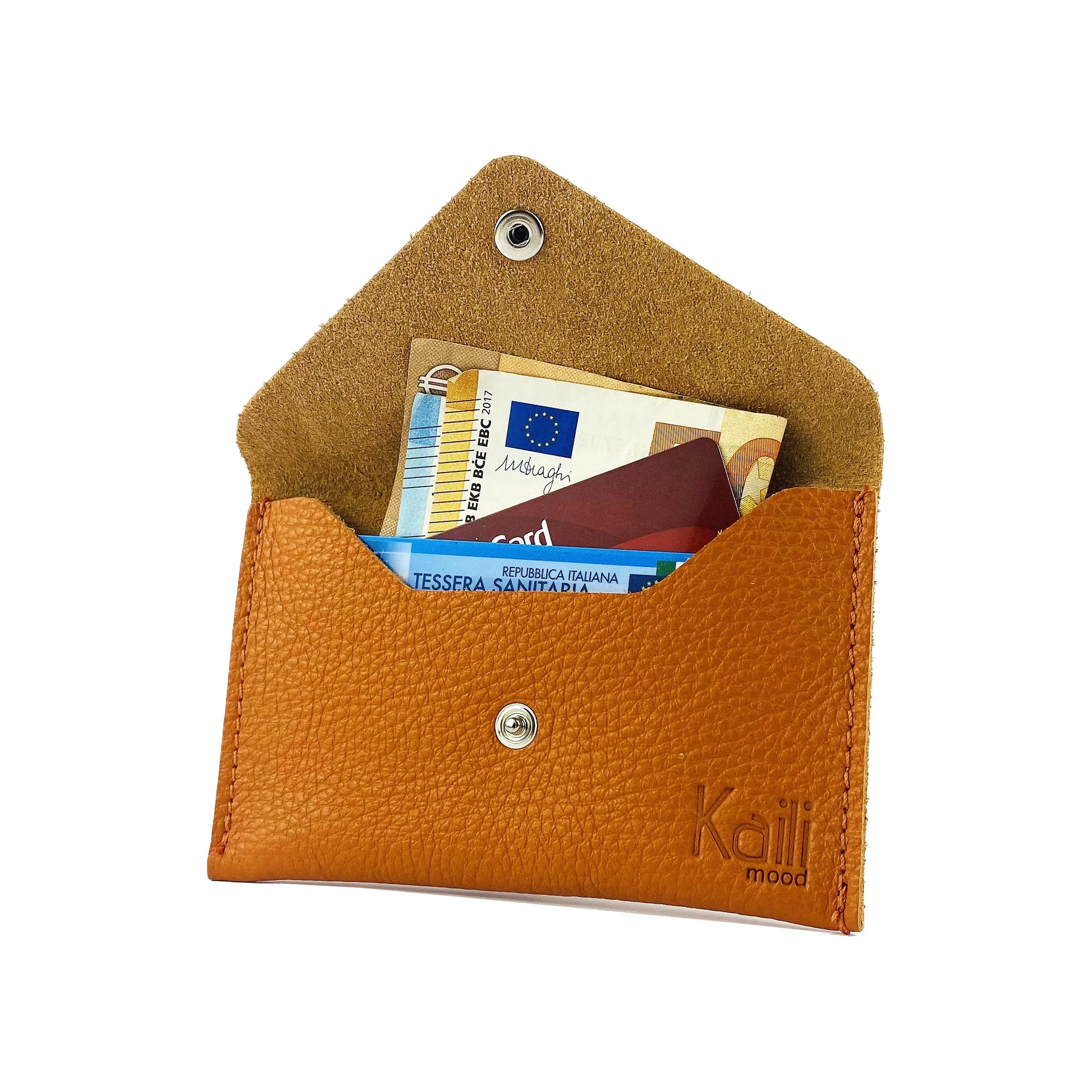 K0040LB | Sachet with flap Made in Italy in genuine full-grain leather, dollar grain - Orange color - Dimensions: 13 x 8 x 0.5 cm - Packaging: Rigid bottom/lid gift box - STREET STYLE