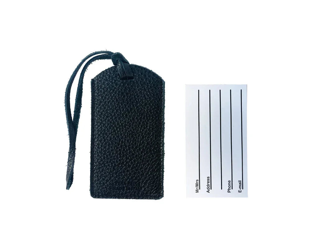 K0041AFB | Targhetta bagaglio Bicolore Made in Italy in Vera Pelle pieno fiore, grana dollaro - Colore Nero/Grigio - Dimensioni: cm 6,5 x 12 - Confezione: Gift Box rigido fondo/coperchio - STREET STYLE