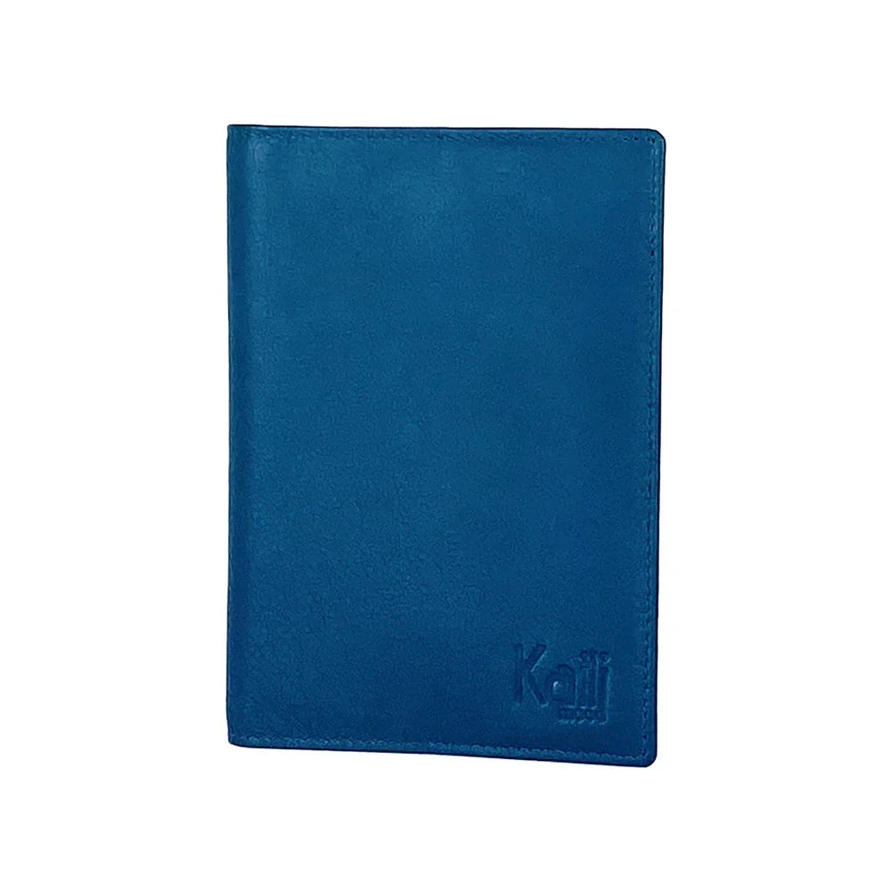 K10237MB | Copertina per Passaporto in Vera Pelle pieno fiore, con leggera grana. Colore Blu Jeans. Dimensioni da chiusa: cm 10 x 14 x 1 - Confezione: Gift Box rigido fondo/coperchio - STREET STYLE