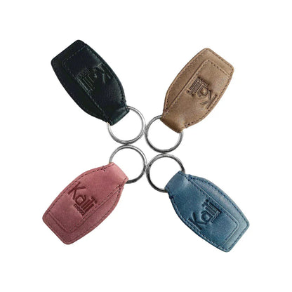 K10753NB | Portachiavi in Vera Pelle pieno fiore, con leggera grana. Colore Malva. Anello Nickel Lucido. Dimensioni totali: cm 3,5 x 9 x 0,5. Confezione: Gift Box rigido fondo/coperchio - STREET STYLE