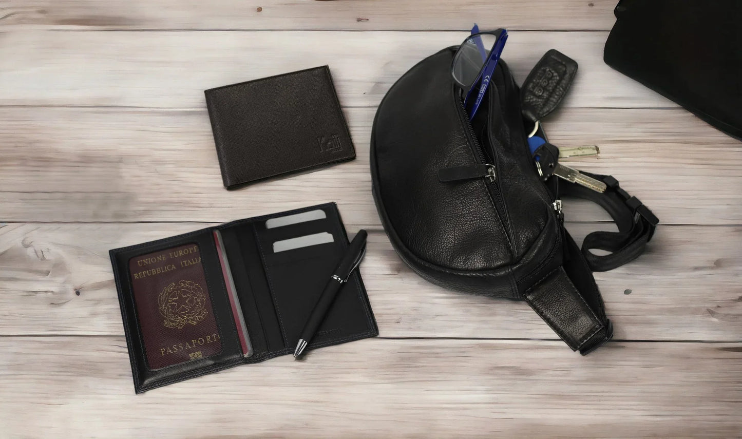 K10812AB | Men's Wallets in Saffiano Genuine Leather. Black colour. 8 credit card slots. Dimensions when closed: 12.5 x 9.5 x 1 cm. Packaging: Rigid bottom/lid gift box - STREET STYLE