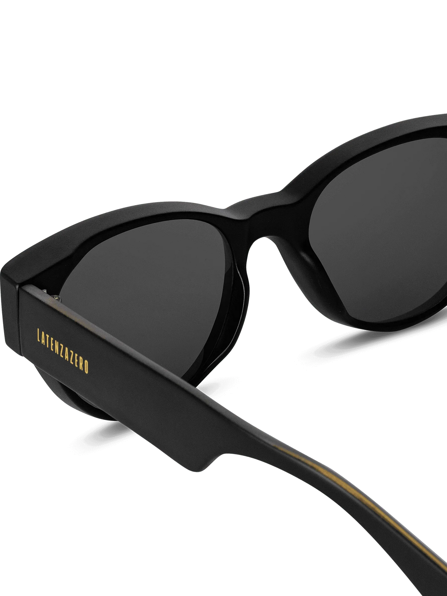 Solitude - STREET STYLE