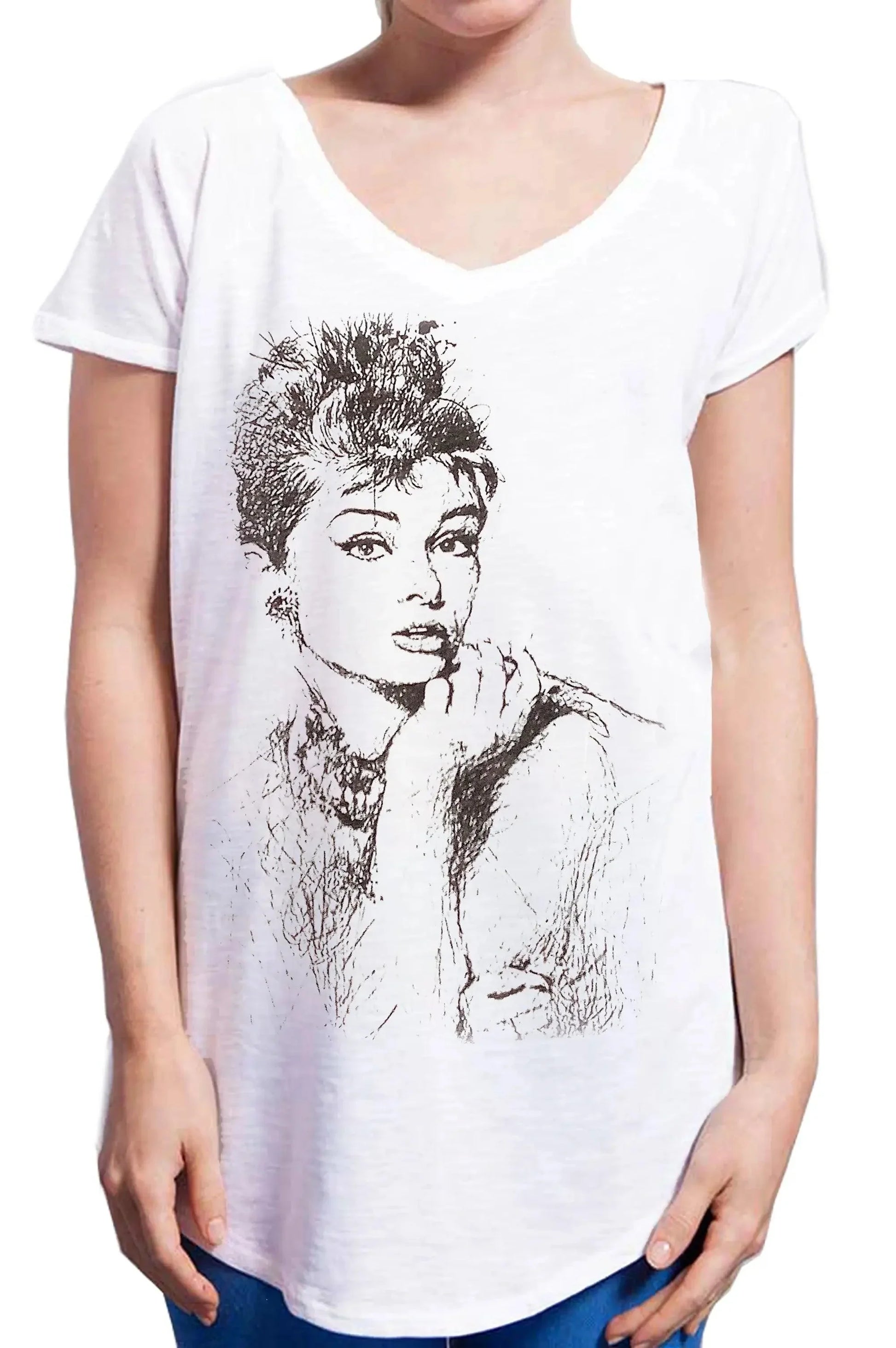 T-shirt bianca donna streetwear con ritratto stilizzato di icona cinema, stile urban casual