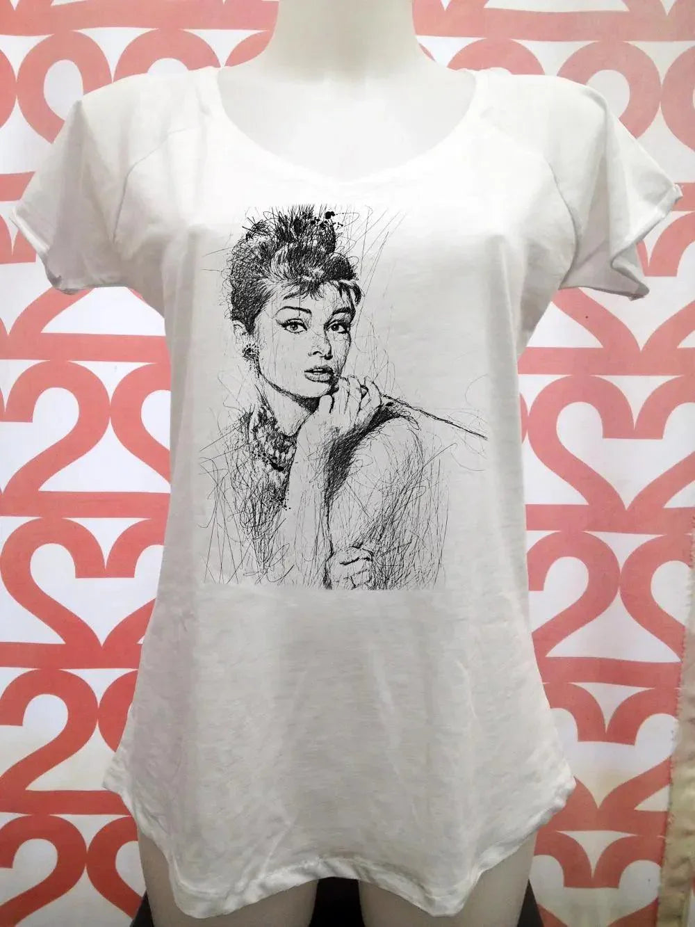 T-shirt bianca street style con stampa ritratto stilizzato donna, moda urban cotone