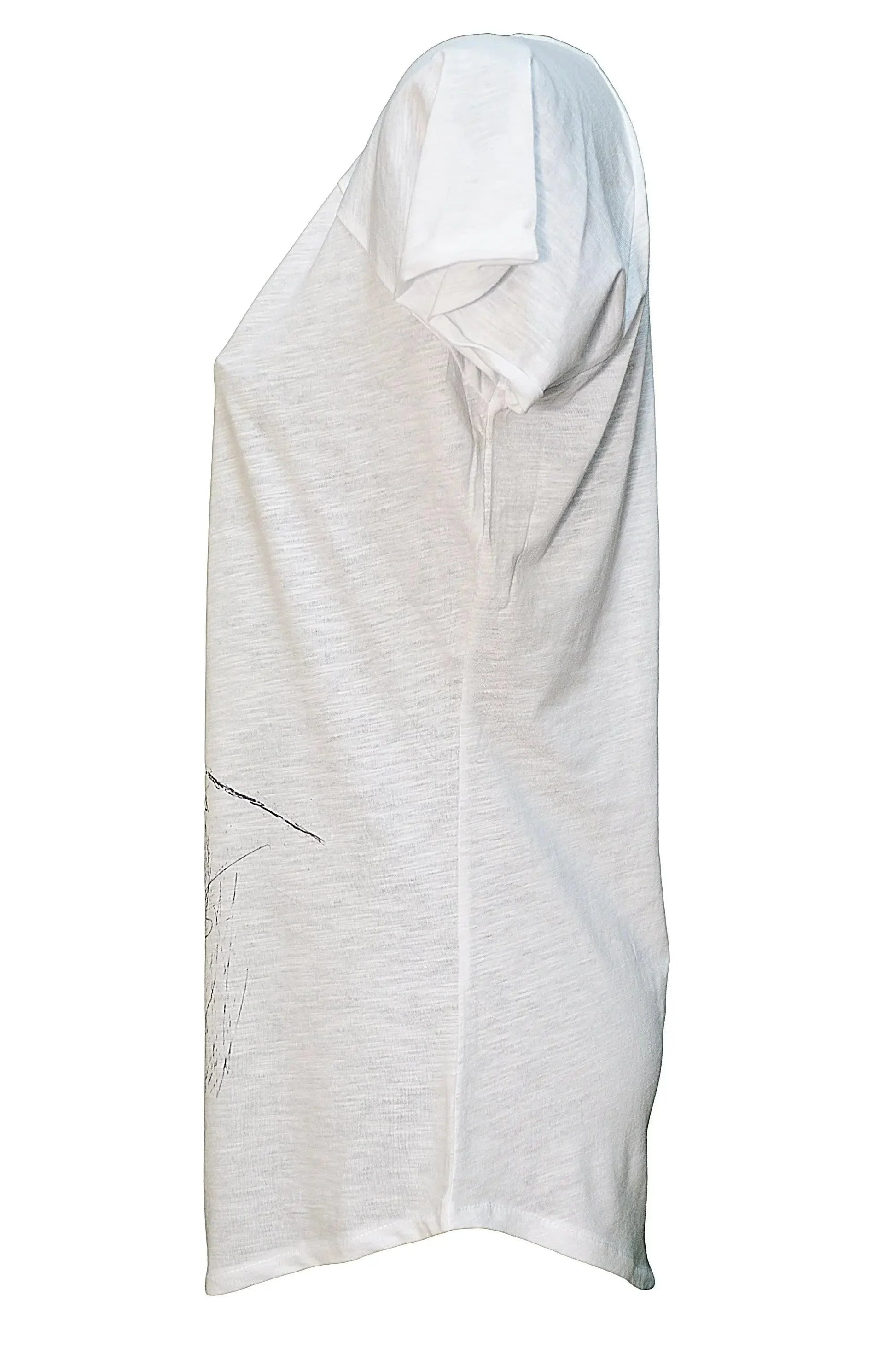 T-shirt bianca streetwear donna in cotone fiammato, vista laterale, stile urban artigianale