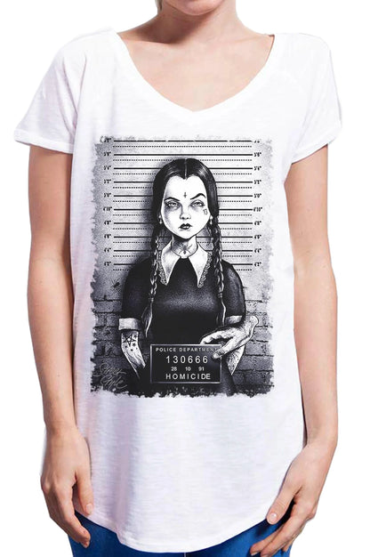 Maglietta streetwear bianca donna con illustrazione urban ragazza trecce stile mugshot
