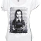 T-shirt streetwear bianca donna con stampa urban Wednesday Addams mugshot, stile street style Rimini