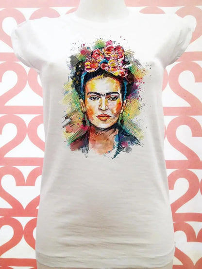 T-shirt donna bianca in cotone fiammato con stampa colorata streetwear ritratto donna fiori