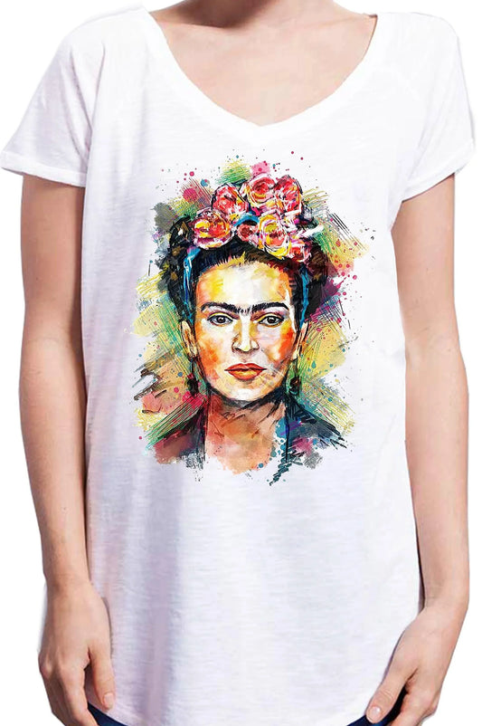 T-shirt donna street style bianca con ritratto colorato artista, outfit urban originale