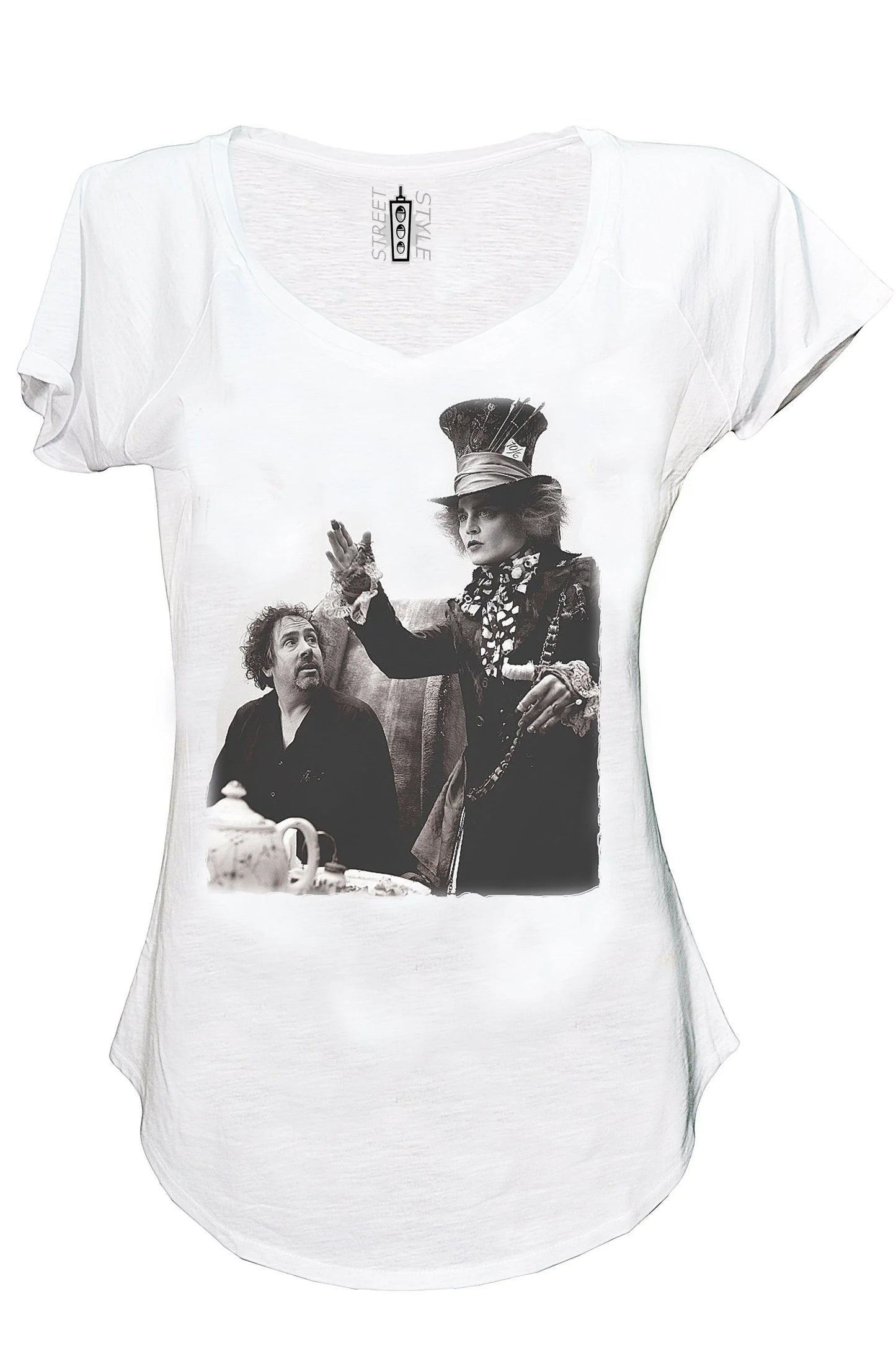T-shirt bianca streetwear donna, stampa urban in bianco e nero di due personaggi iconici