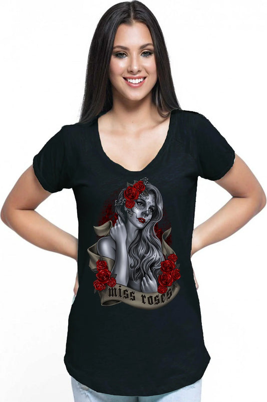 T-shirt donna nera streetwear con stampa teschio tattoo Miss Roses e rose rosse, stile urban