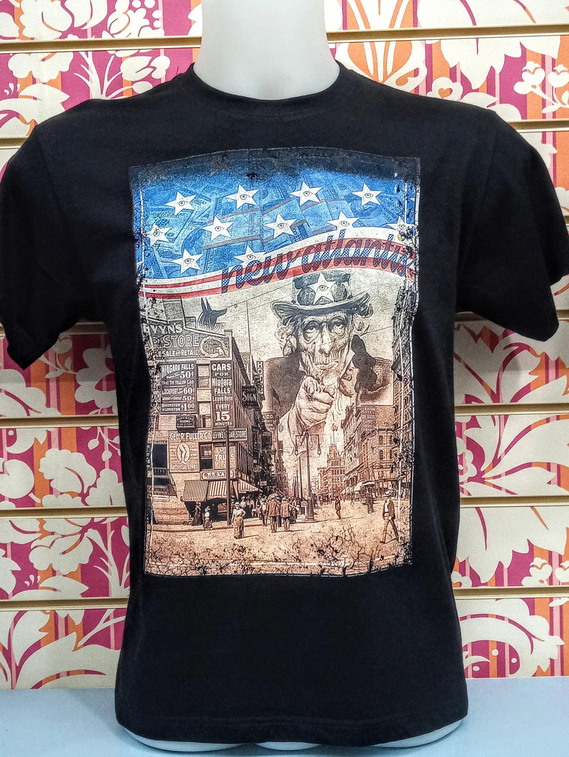 T-shirt uomo nera streetwear con stampa vintage New Atlantis e icone urban, stile street style.