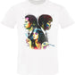 T-shirt streetwear bianca con stampa colorata di tre volti in stile pop art, moda urban.