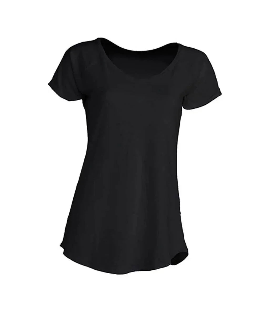 T-shirt donna nera basic stile streetwear, essenziale per outfit street style moderno