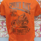 T-shirt streetwear arancione con stampa SPRINT RACE e moto vintage, stile urban uomo