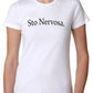 T-shirt donna bianca in cotone con scritta Sto Nervosa, streetwear casual stile urbano.