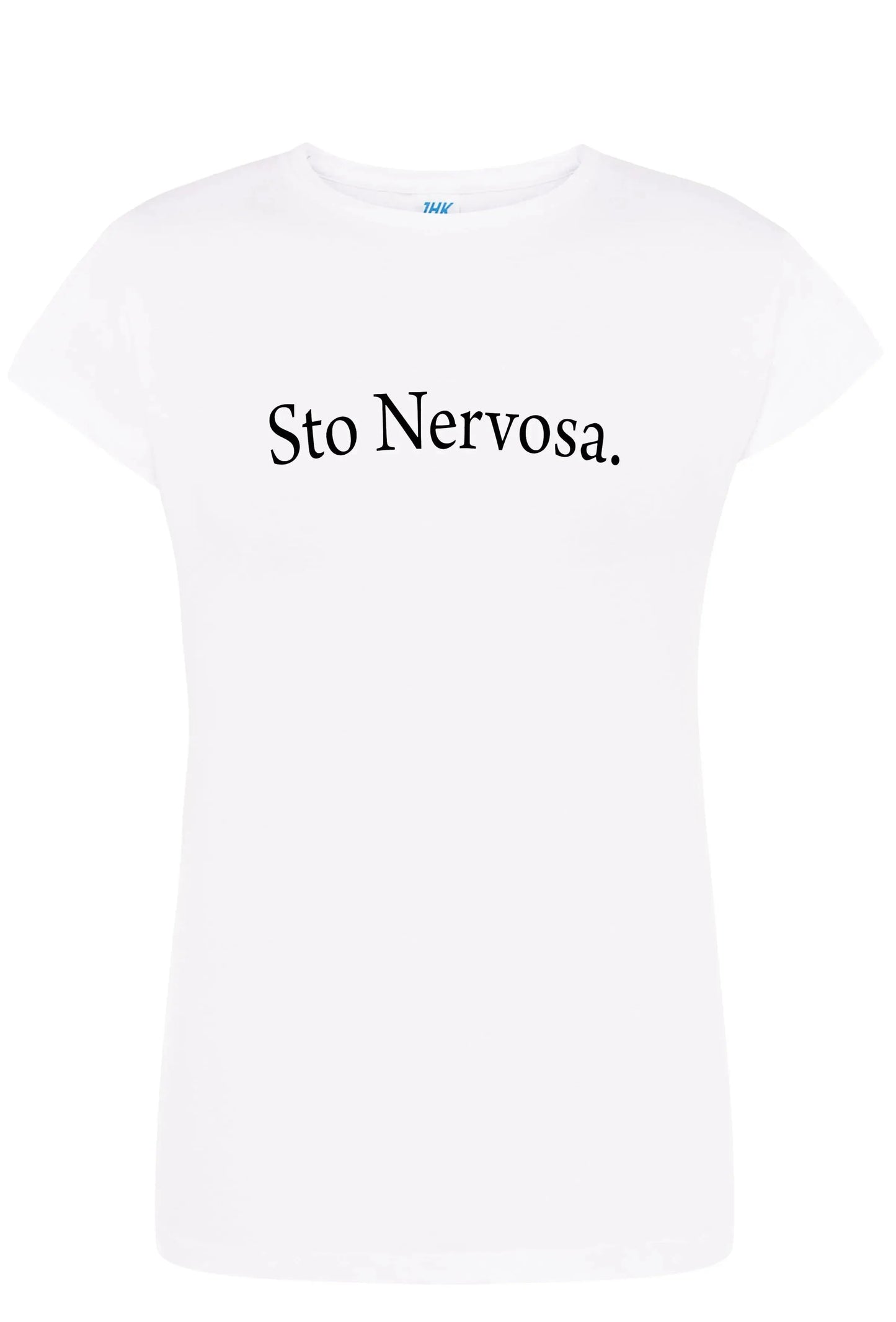 T-shirt bianca donna streetwear in cotone con scritta Sto Nervosa, stile urban fashion.