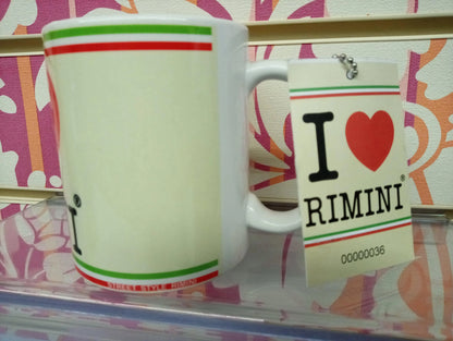 Tazza mug bianca stile streetwear con scritta I love Rimini e dettagli verdi e rossi