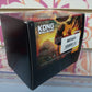 Scatola nera mug Kong Skull Island, stile streetwear, esposta su sfondo colorato