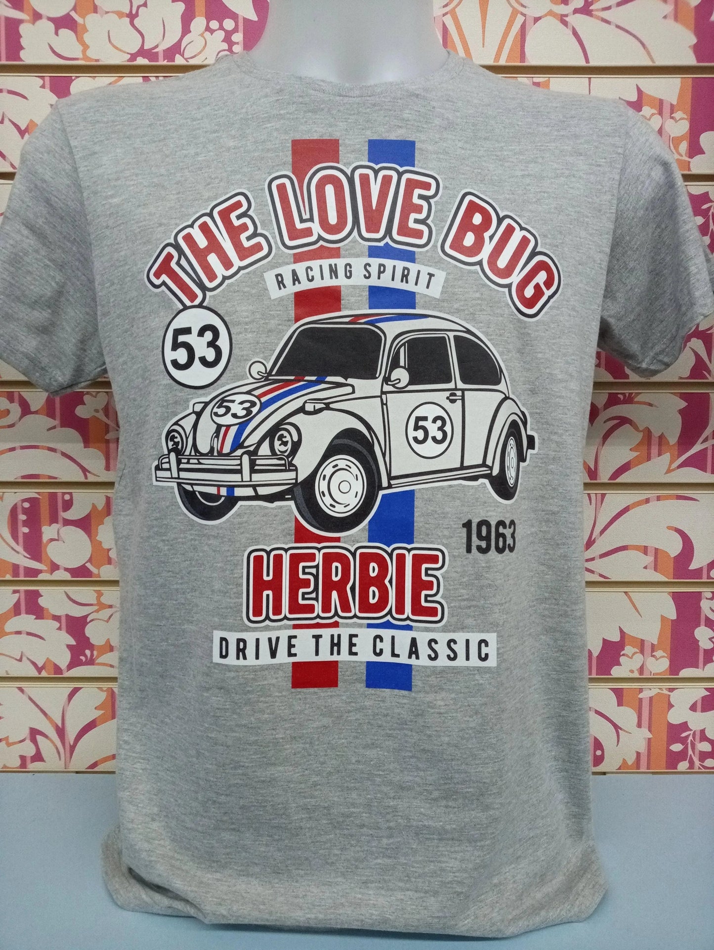 T-shirt streetwear grigia con stampa Herbie auto iconica, stile urban, moda uomo.