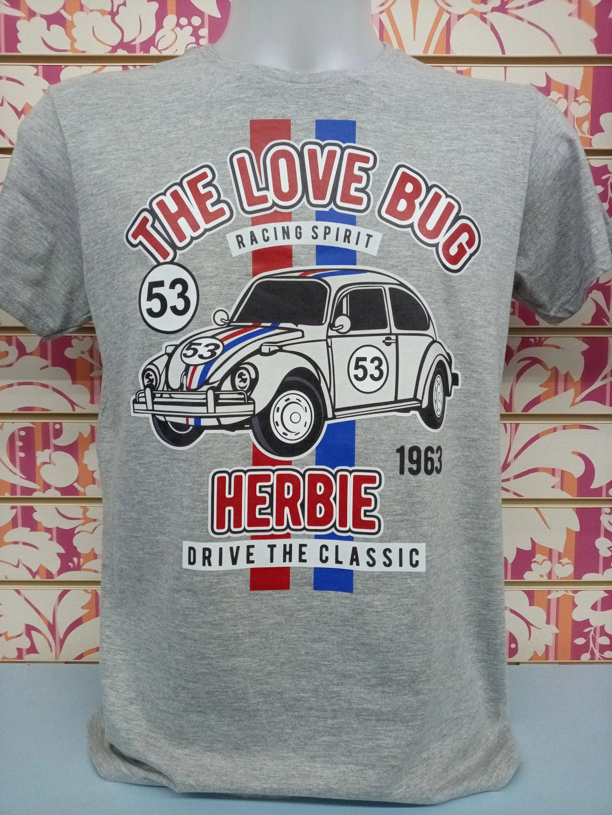 T-shirt streetwear grigia con stampa Herbie auto iconica, stile urban, moda uomo.