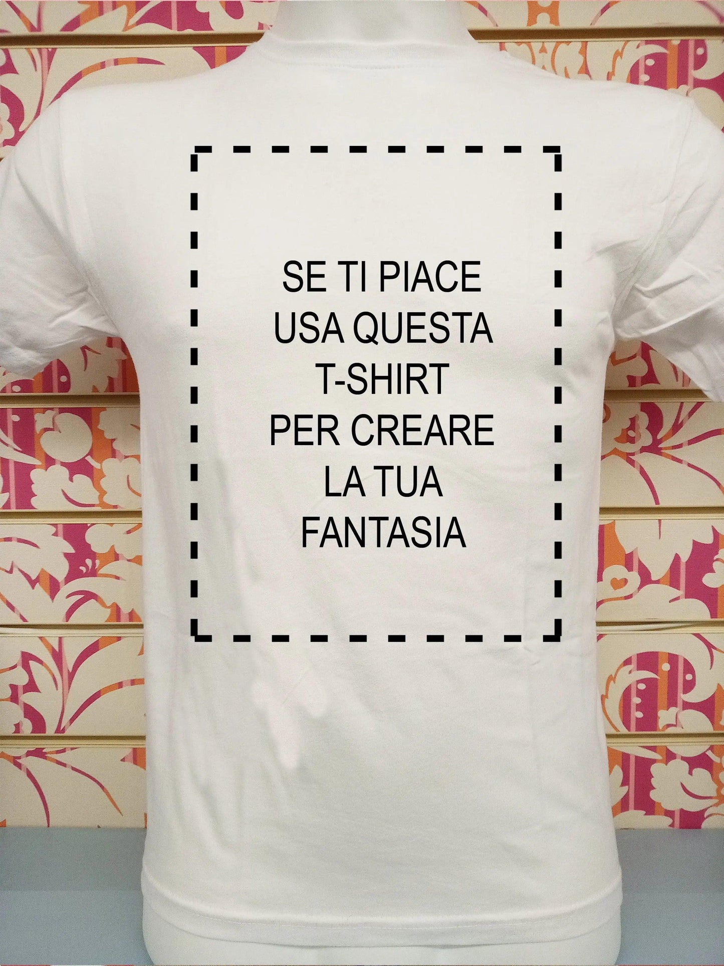 T-shirt bianca uomo regular fit JHK, scritta personalizzabile, streetwear, sfondo colorato