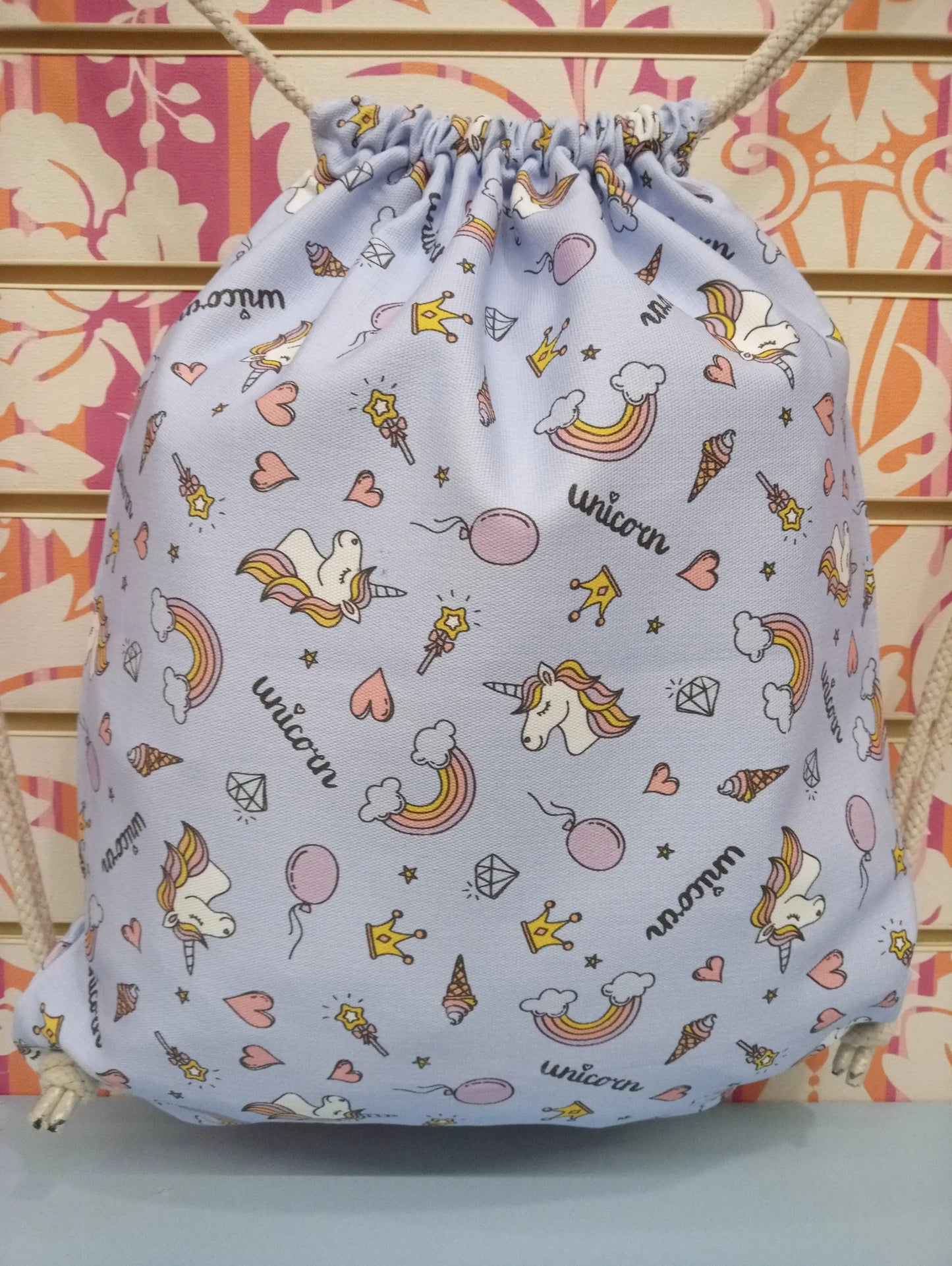 Zaino a sacca lilla con unicorni, arcobaleni e cuori, streetwear bambino, street style