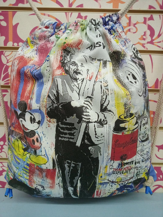 Zaino a sacca streetwear con stampa pop art colorata, icona Einstein e dettagli Mickey Mouse