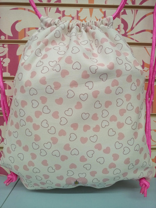 Zaino a sacca streetwear bianco con cuori rosa, cordini rosa, stile street style Rimini