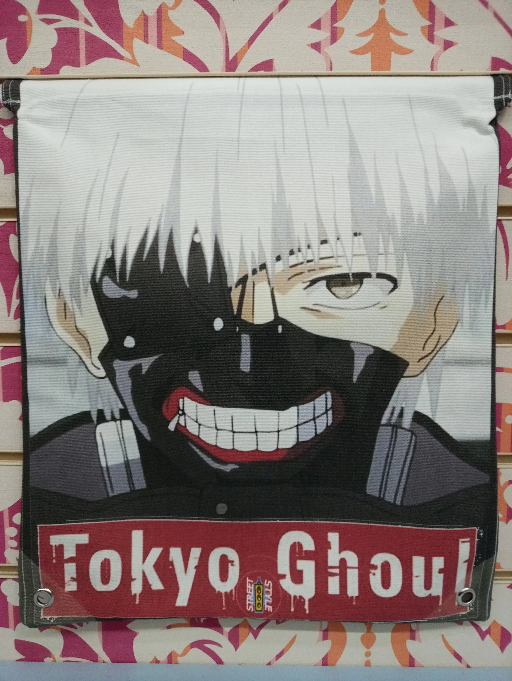 Zaino a sacca Tokyo Ghoul streetwear con stampa anime e scritta bianca su sfondo rosso