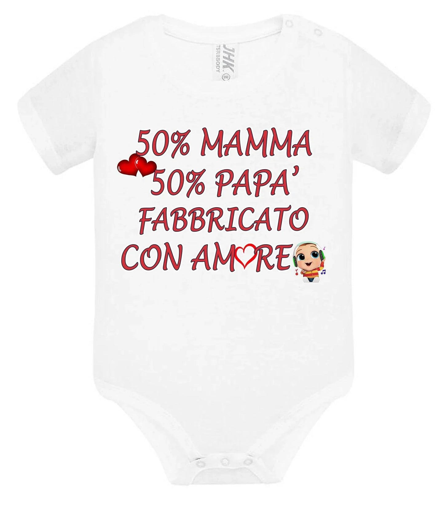 Body bambino bianco in cotone, manica corta, stile streetwear, stampa rossa e emoji, frase divertente '50% mamma 50% papà fabbricato con amore'.