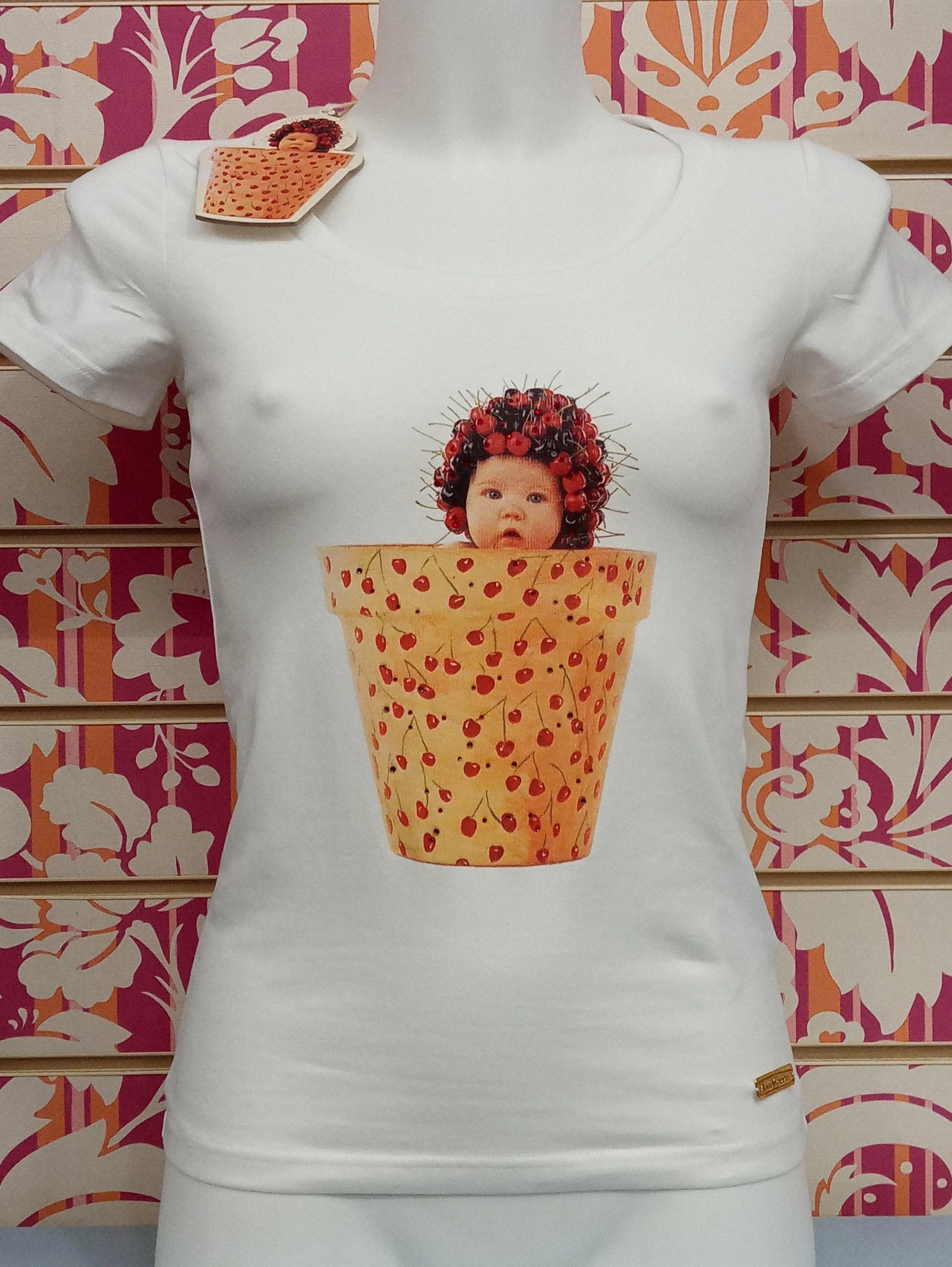 T-shirt donna bianca streetwear con stampa bambina in vaso stile urban, Street Style Rimini