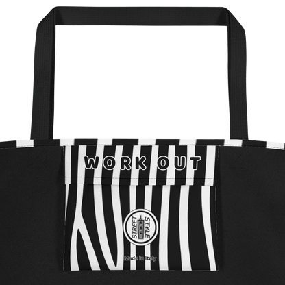 Borsa mare streetwear nera con manici, tasca zebrata bianca e nera e scritta WORK OUT.