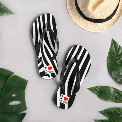Infradito streetwear nere e bianche a righe, con scritta I love Riccione, stile urban.