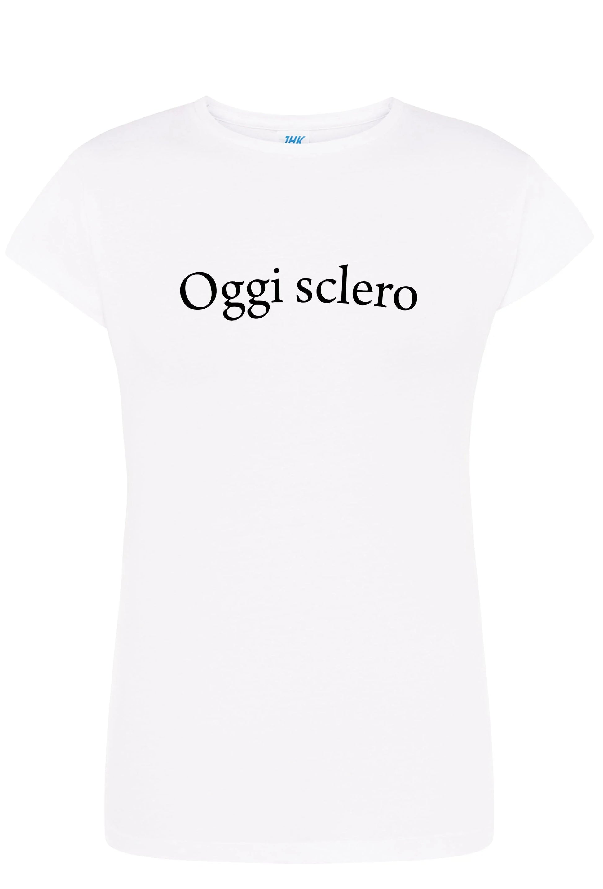 T-shirt donna bianca streetwear con scritta 'Oggi sclero', cotone pettinato, stile urban